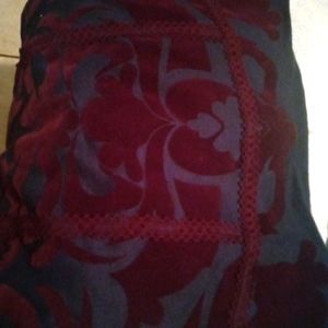 Skirt with velvet patching Style